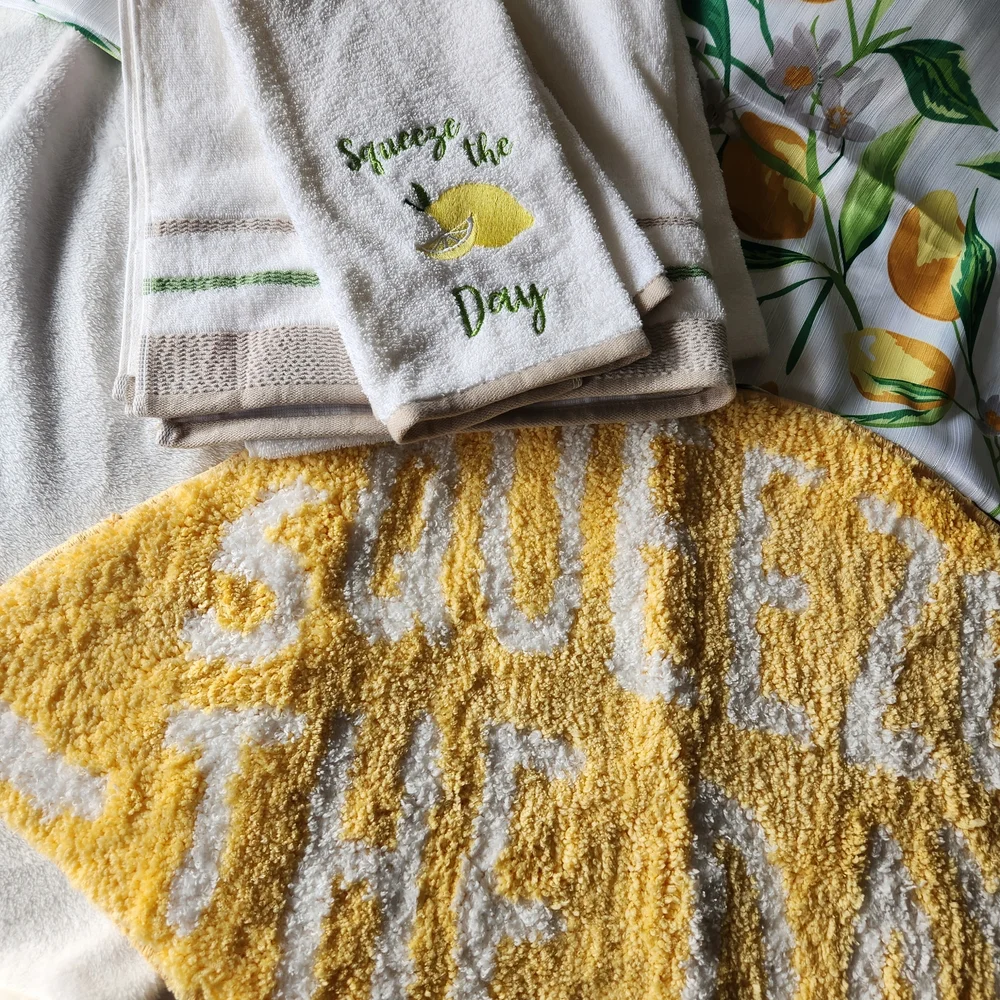Lemon Themed Bath Mat and Towels Set